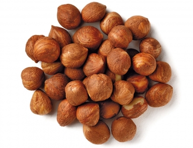 Peeled hazelnuts